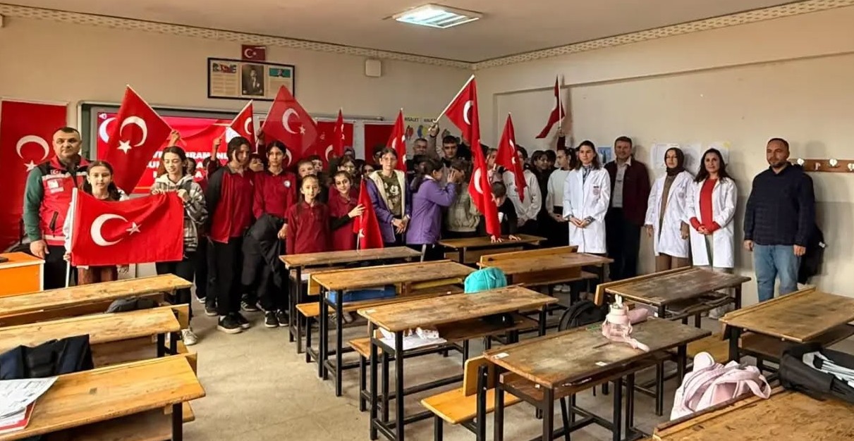 Gediz’de “Vatan ve Kahramanlık Buluşmaları”: Şehit Yakını ve Gazimiz Gençlerle Bir Araya Geldi