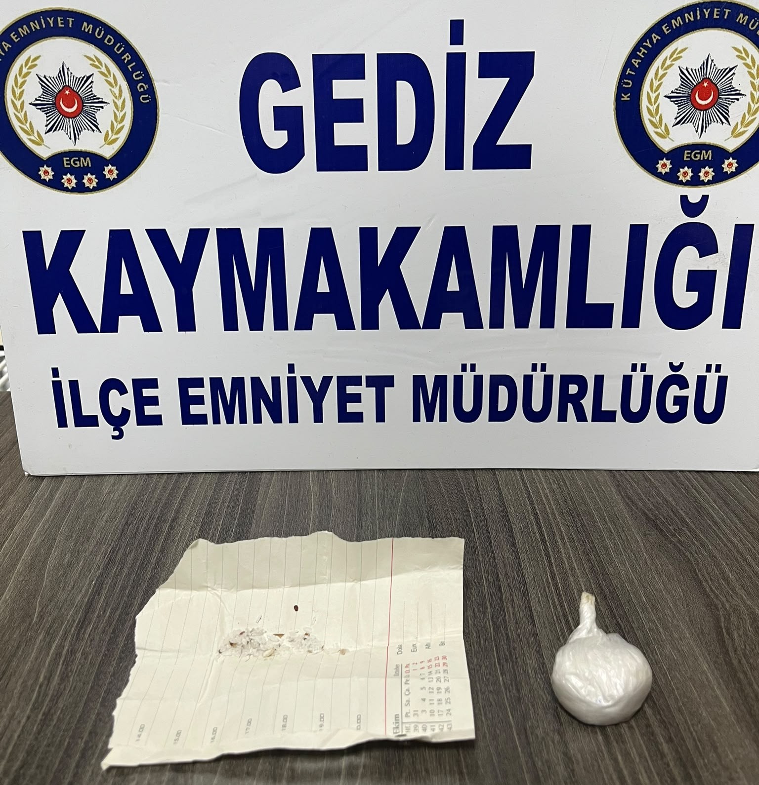 Gediz’de Polisten Kaçakçılara Geçit Yok: Halat Motoru Zulasından Metamfetamin Çıktı