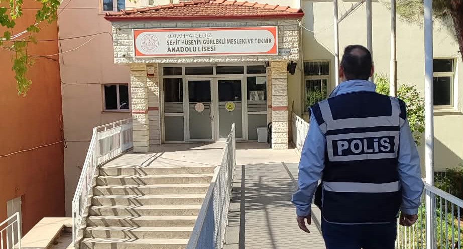 Gediz’de Okul Güvenliği Artırıldı: 18 Okulda Polis ve Bekçiler Göreve Başladı