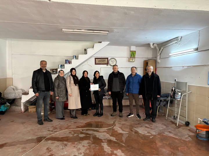 AK Parti Gediz Teşkilatında Vefa Ziyareti: Emektar İsimlere Teşekkür Belgesi Takdim Edildi