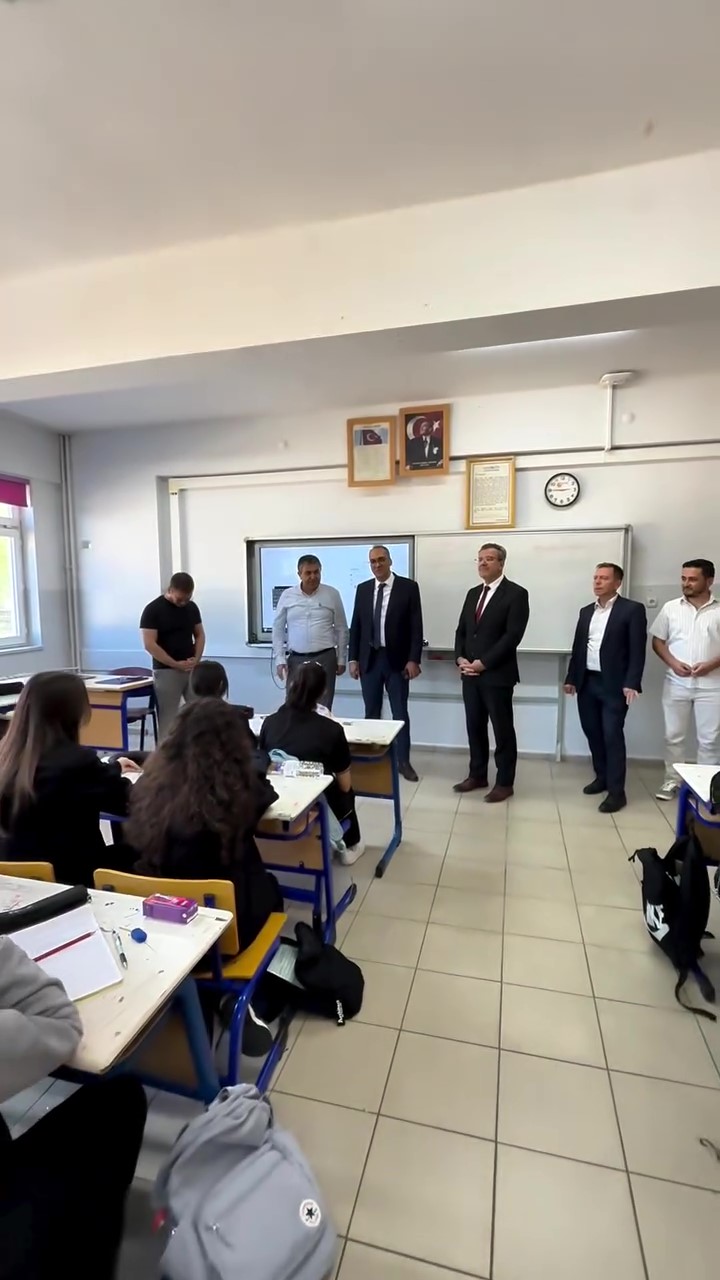 Gediz Fen Lisesi’nde Aile Sıcaklığında Karşılama: Dışarıdan Gelen Öğrencilere Coğrafi İşaretli Tarhana İkram Edildi!