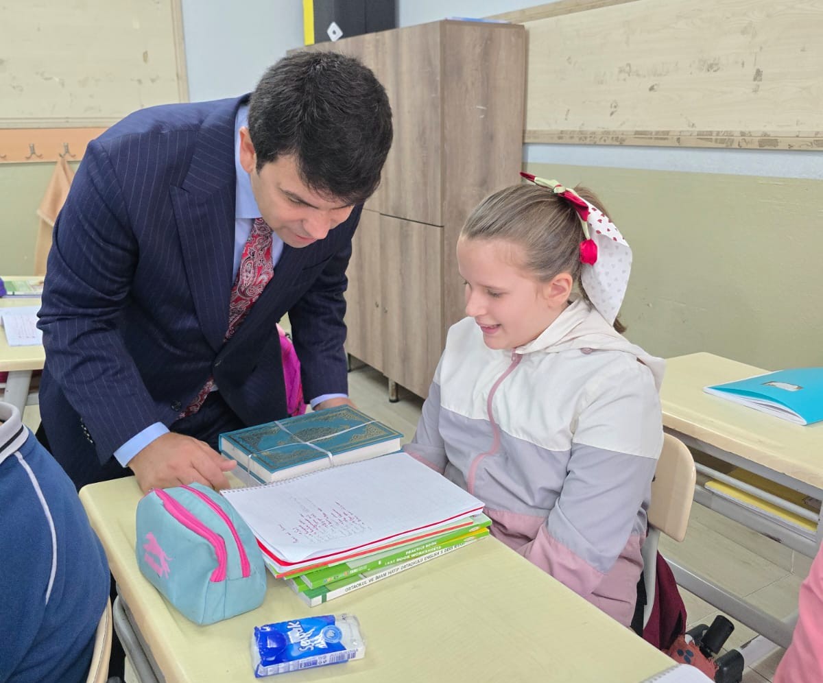 1 Eylül İmam Hatip Ortaokulu’nda “Hoş Geldin” Heyecanı: 5. Sınıf Öğrencilerine Anlamlı Hediye!