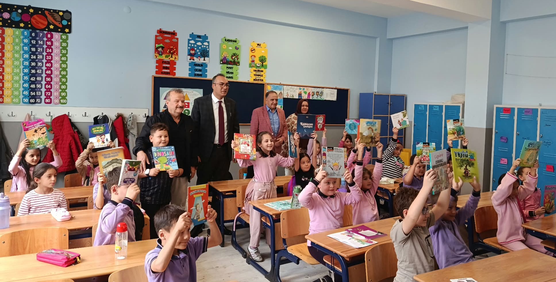 Emekli Kütüphaneci Zeki Aktürk’ten Gediz’de Eğitime Büyük Destek: 350 Okula Ulaştı