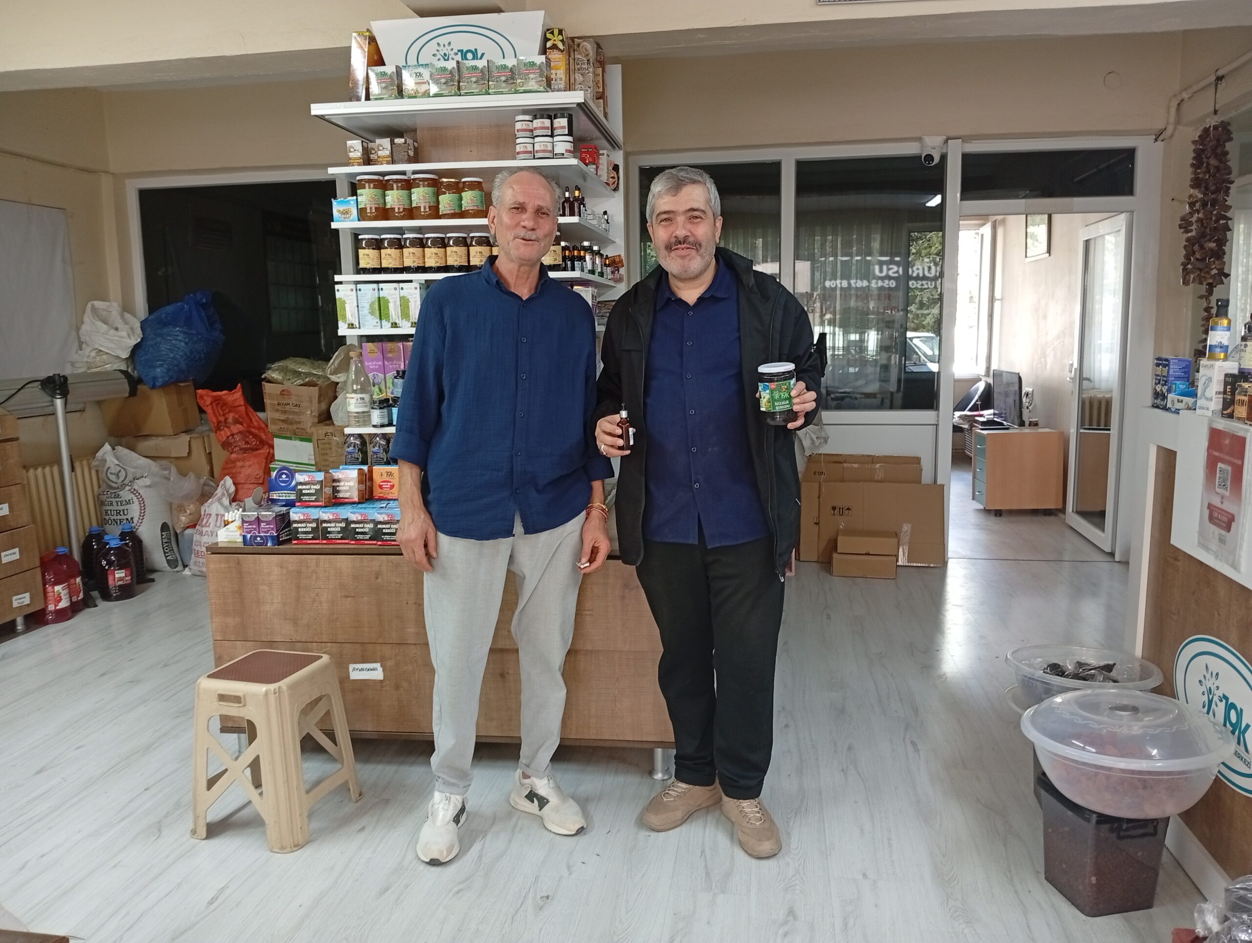 Sonbahar Geldi, Gedizliler Şifayı Aktarlarda Arıyor: Kış Çaylarına Ve Doğal Ürünlere Talep Arttı